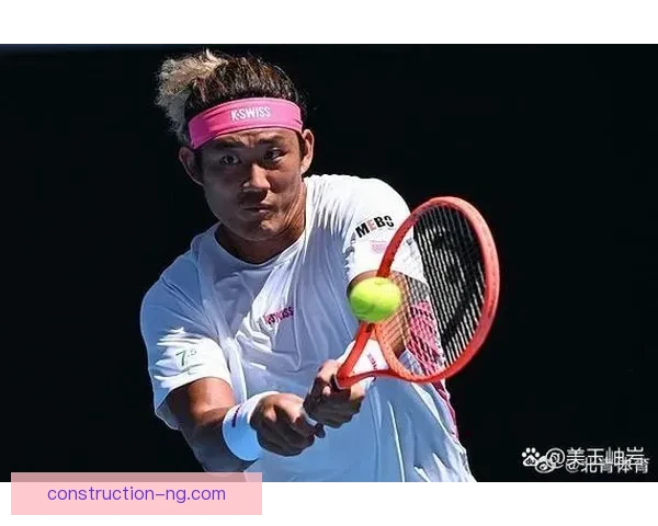 新赛季网球巡回赛掀高潮 名将复出新星崛起引发全球关注热议不断