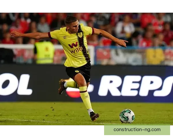 塞维利亚俱乐部宣布签约新援并迎接新赛季挑战