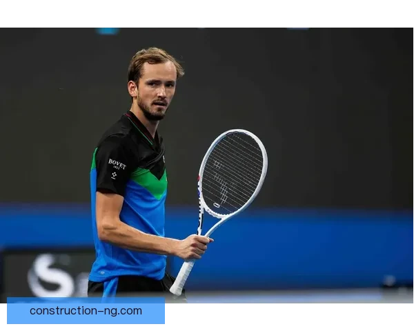 梅德韦杰夫逆转夺冠 继续稳居男子网球世界第一 梅德韦杰夫逆转夺冠 继续稳居男子网球世界第一