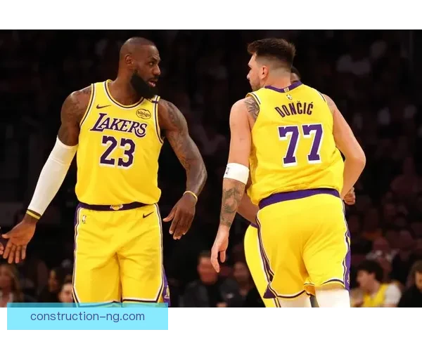 湖人队迎来全新赛季挑战 詹姆斯与戴维斯携手备战总冠军目标