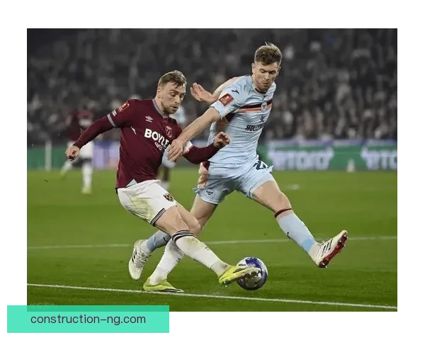 国际足坛焦点对决引爆全球关注豪门球队巅峰较量再掀热潮